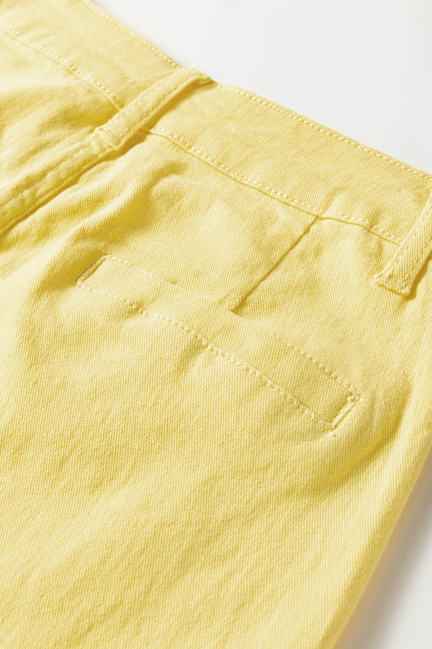 White Solid Color Scalloped Patch Pocket Shift Jeans