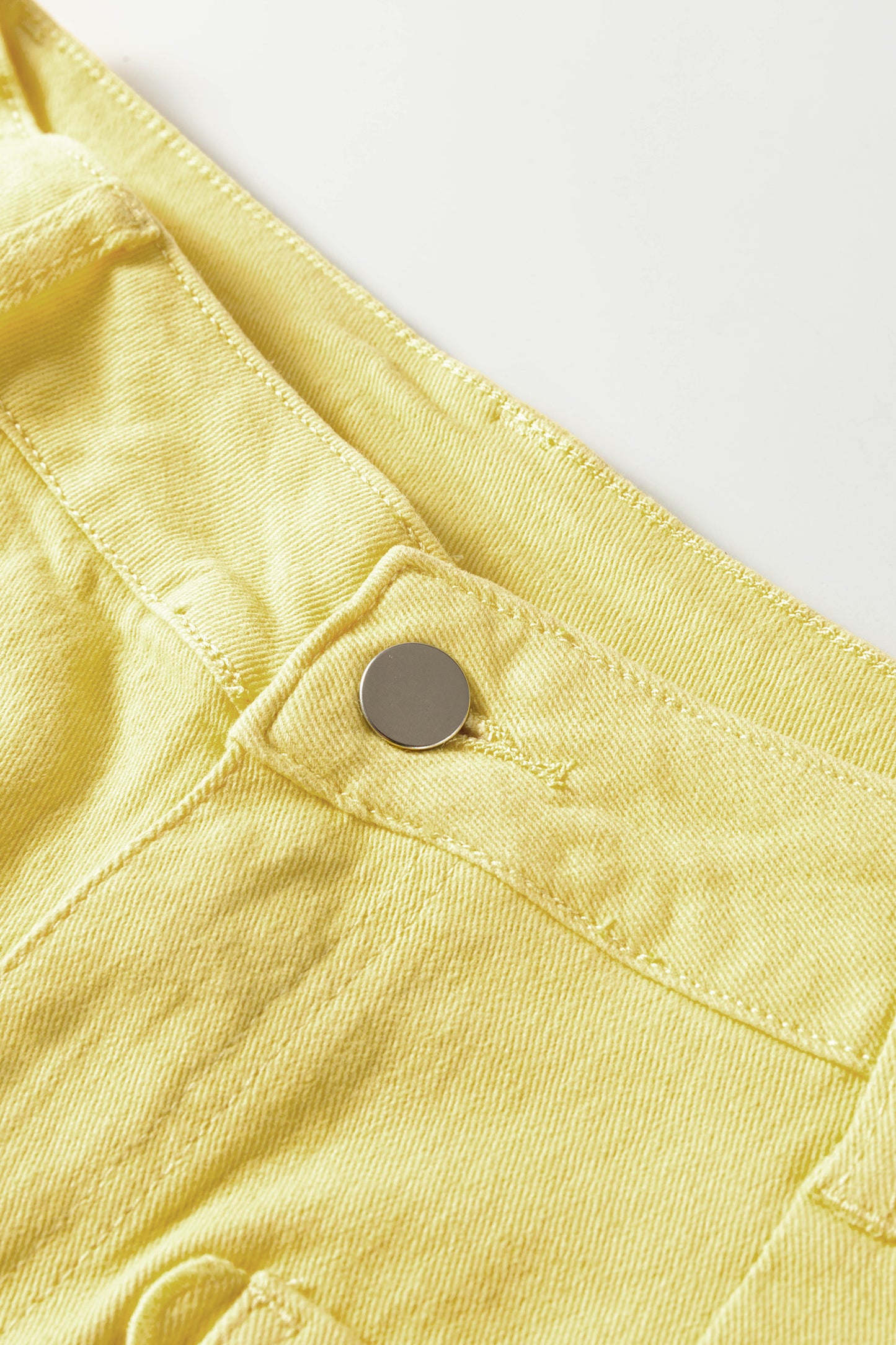 White Solid Color Scalloped Patch Pocket Shift Jeans