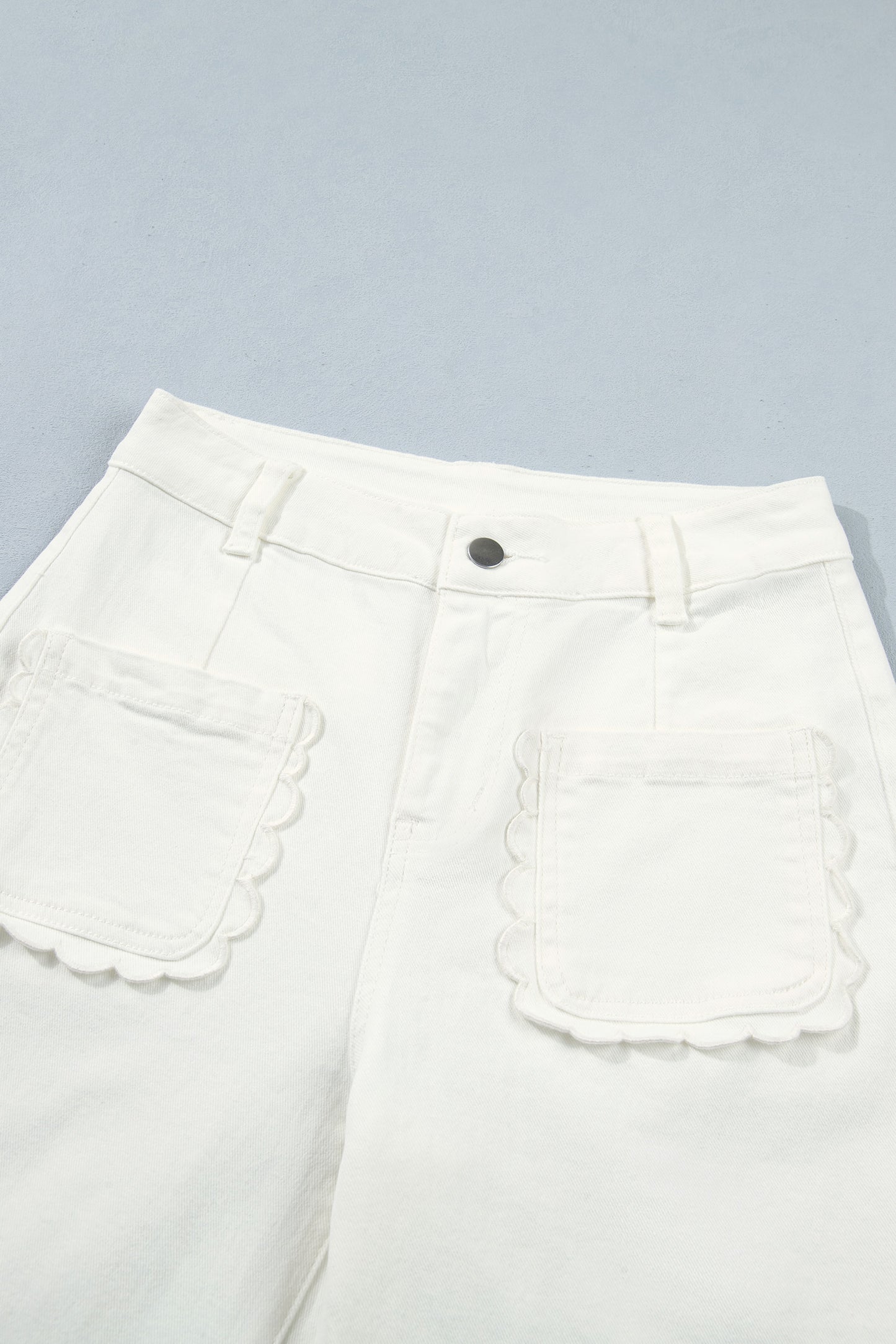 White Solid Color Scalloped Patch Pocket Shift Jeans
