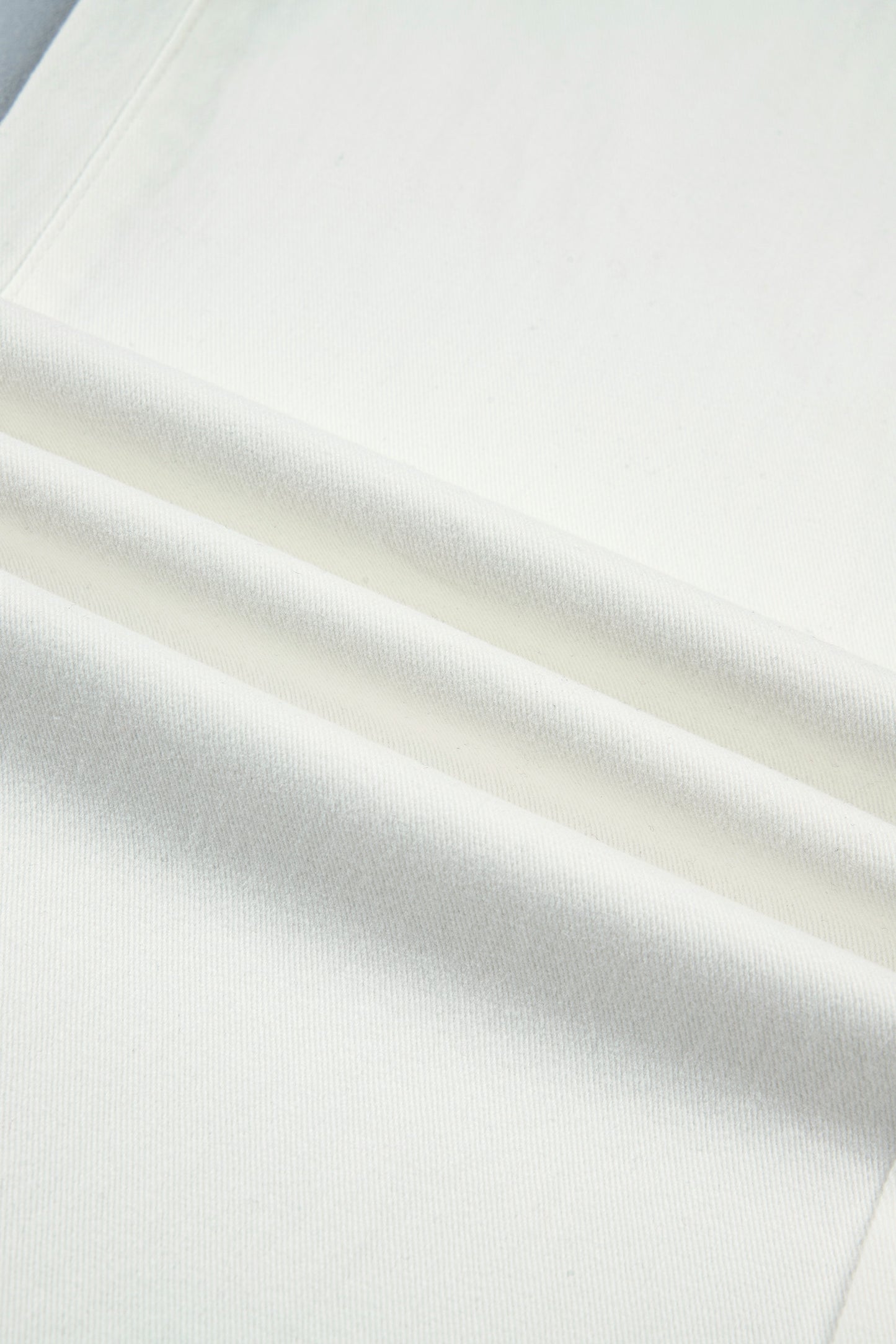 White Solid Color Scalloped Patch Pocket Shift Jeans